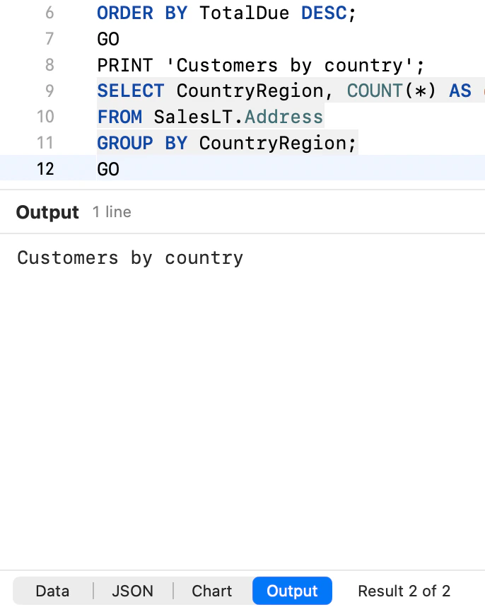 Một script T-SQL chia thành các batch bằng GO, thông báo PRINT của batch cuối trong tab Output.